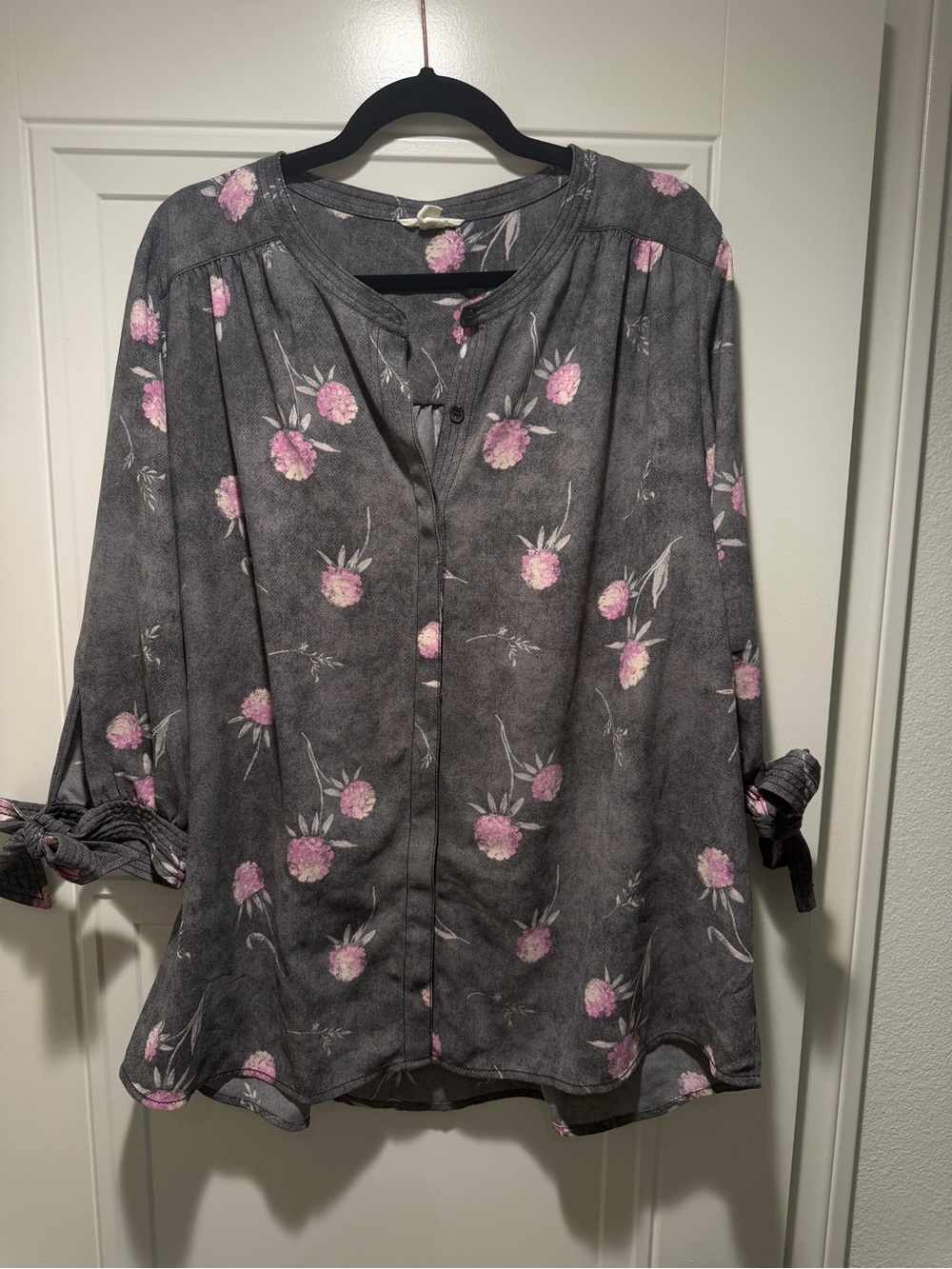 Caslon Womens Gray Floral Button-Front Blouse - Pink Floral